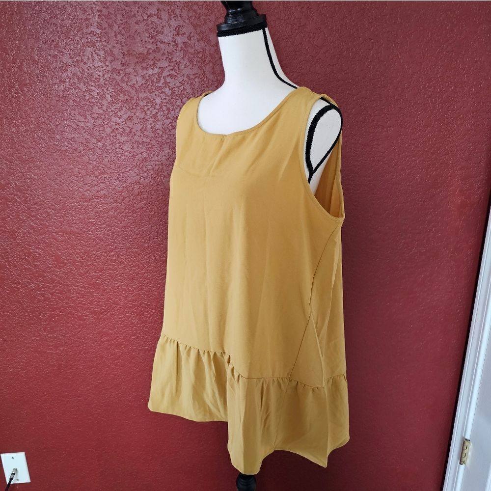 Womens tops  - Picture 2 of 8